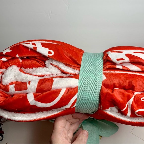 NWT. Disney Holiday throw large red Fleece Throw - Picture 3 of 8